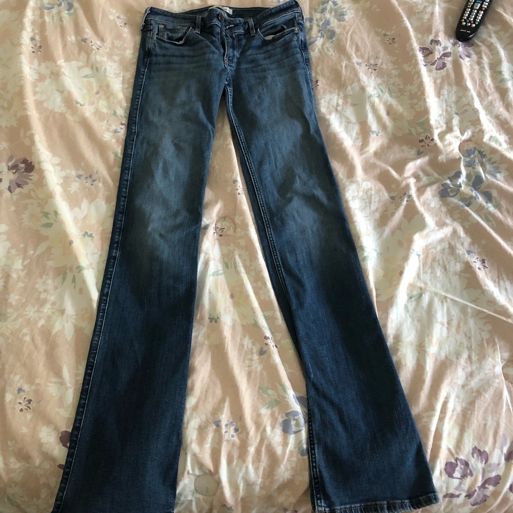 HOLLISTER JEANS WITH A SLIGHT BOOT LEG